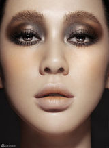 组图：余男个性大片烟熏妆魅惑诱人