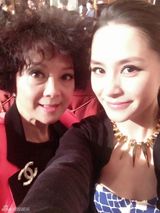 独家：英皇春茗阿娇携男友敬酒 K先生表情鬼马