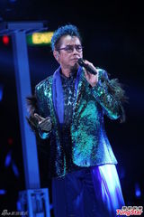 组图：谭咏麟不认豪宅传闻 李克勤想送小孩上学