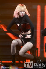 策划：女星豪放大秀M字腿 不惧走光拼性感