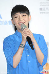 高清图：范晓萱拍微电影探讨动物虐待议题