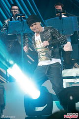 组图：侧田香港开唱 杨千嬅助阵追忆哥哥