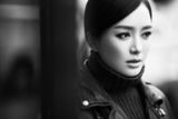 组图：秦岚黑白大片曝光  皮衣武装慵懒迷人