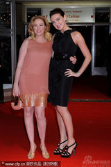 幻灯图：《发明之父》首映 三女星艳丽裙装比美