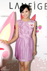 组图：陈法拉无袖小洋装显优雅 否认不满戏份被删