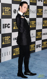 高清图：花滑名将威尔出席颁奖礼 自曝最爱狐步舞