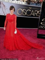 组图：最佳女配角候选人莎莉-菲尔德红纱裙大气