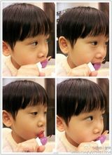 组图：孟庭苇5岁爱子搞怪帅气爱亲亲