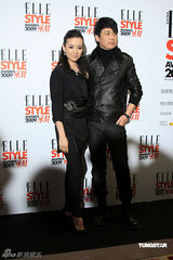 高清图：徐静蕾牵手黄立行 《杜拉拉》未映先拿奖