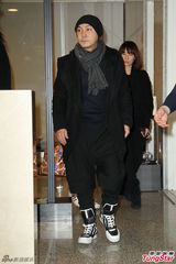 组图：张卫健赶赴台湾悼念杨登魁