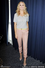 组图：《吸血鬼日记》剧组亮相 妮娜展妩媚身姿