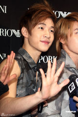 高清组图：SJ-M八缺一现身台湾 引发歌迷混乱