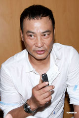 幻灯图：任达华直言香港教育缺失 让女儿北京上学 