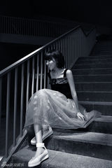 组图：周子琰黑白写真曝光 诠释内心孤独