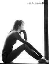 组图：韩星申敏儿最新服装写真 美腿甜笑令人着迷