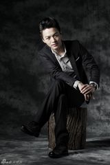 组图：郑国霖型男大片 西装名表魅力足