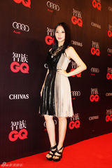 组图：熊乃瑾优雅亮相GQ盛典 新颖造型展典雅气质