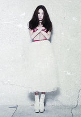 组图：简美妍迷你专辑将面市 拍半裸写真看点十足 