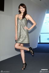 组图：袁艾菲大露嫩臀性感写真