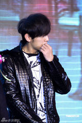 幻灯图：周杰伦现身京城 捞金代言行程匆忙