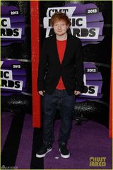 组图：群星亮相乡村奖红毯 泰勒裸背妮可秀恩爱