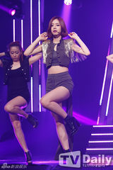 组图：INFINITE打榜夺冠 f(x)俏丽回归唱初恋