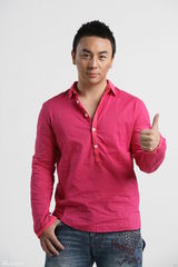 组图：释小龙阳光写真释放青春气息