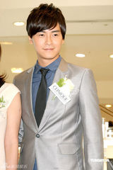 高清组图：郑元畅代言护肤品 自曝喜欢白皙女孩