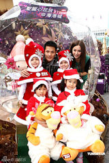 幻灯图集：关心妍丁子高出席抱抱会喜迎圣诞