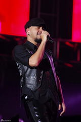 高清图：纵贯线内地巡演谢幕 齐唱《出发》告别