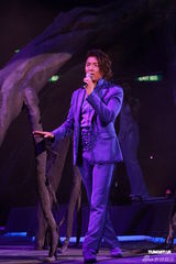 组图：郑伊健开唱秀肌肉与女模热舞 蒙嘉慧现身支持