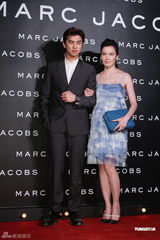 组图：林熙蕾与陈柏霖携手看秀 拼龙子顺其自然