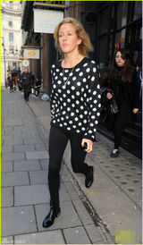 组图：霉霉与艾丽-高登互飙高音 后台亲密搂腰