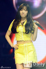 组图：少女时代泰蒂徐俏丽献歌WAPOP公演