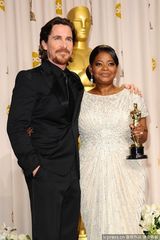 高清组图：奥斯卡后台获奖众星举金人光彩照人