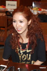 组图：薛凯琪开唱陈奕迅上台 避谈与方大同拍拖