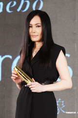 组图：江蕙预告将会退休 闻故乡支持泪眼道歉