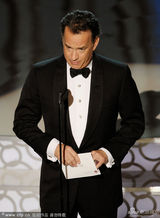 高清图：奥斯卡颁奖现场 汤姆-汉克斯颁最佳影片奖