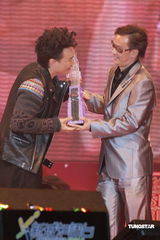 幻灯：新城劲爆颁奖礼落幕 陈奕迅容祖儿称王封后