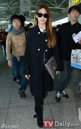 组图：4minute与T-ara赴泰机场装扮时尚