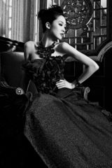 组图：王学兵张雯浪漫写真时尚复古风