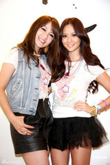 组图：萧亚轩短裙性感亮相 承认桃花旺追求者多