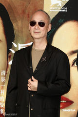 幻灯图：《泪王子》记者会 关颖朱璇比旗袍