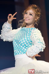 组图：东方神起等热歌劲舞助阵韩KM台新节目