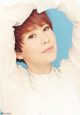 组图：海清登封面化身秋季红发女郎 魅力独特