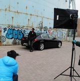 幻灯图：邵兵户外大片酷味难挡 皮装硬汉洒脱不羁