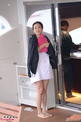 组图：《法网嚣雄》探班 王君馨比基尼上演出浴记