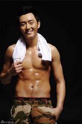 组图：李东学最新写真曝光 冷静热情之间展魅力