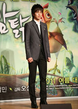 高清图：IU等出席《走出院子的母鸡》制作发布会