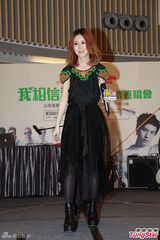 组图：严爵白安办签唱会 闻AV阿信裸照愕然